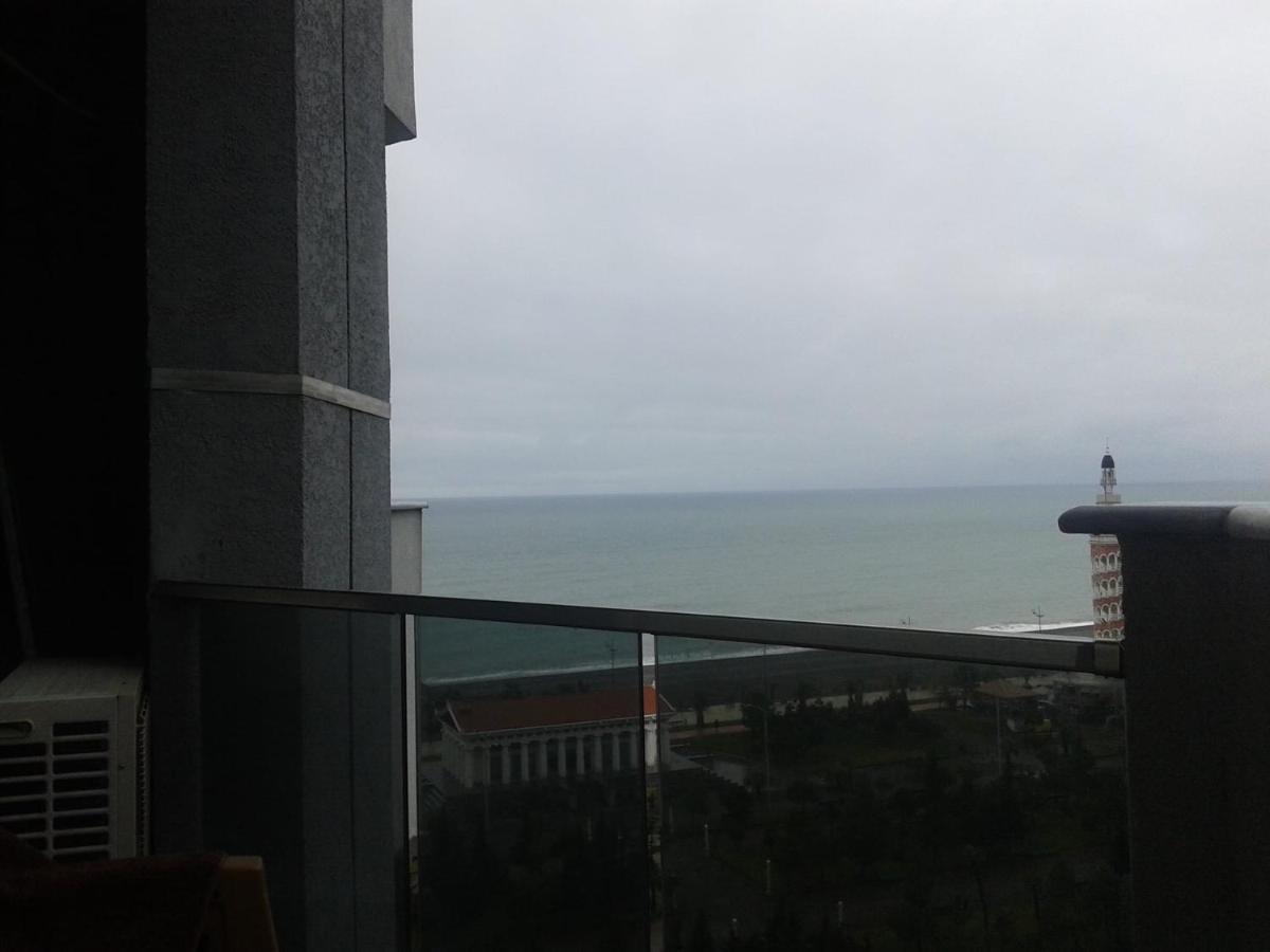 Appartamento Batumi Orbi Sea Tawer Esterno foto