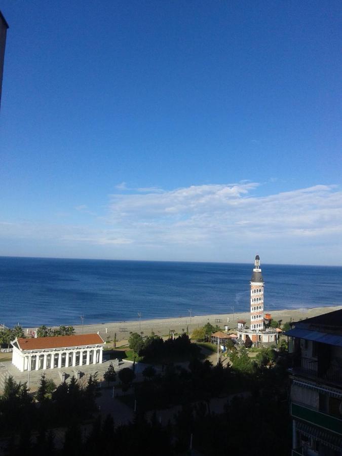 Appartamento Batumi Orbi Sea Tawer Esterno foto
