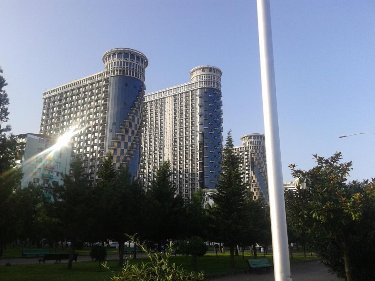 Appartamento Batumi Orbi Sea Tawer Esterno foto